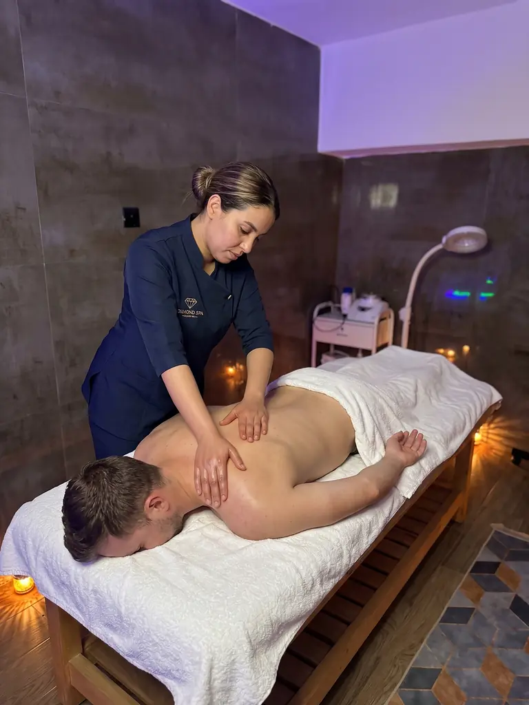 Back massage in a private treatment room at Diamond Spa Casablanca
