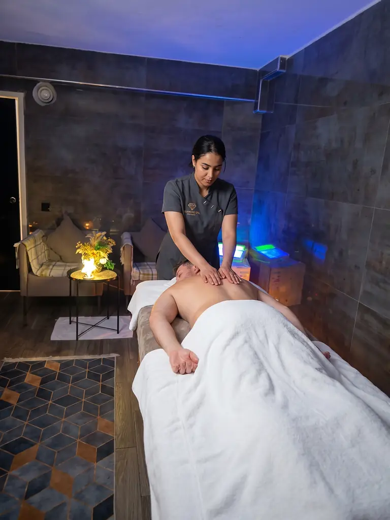 Cabine de massage et coin salon de Diamond Spa à Casablanca