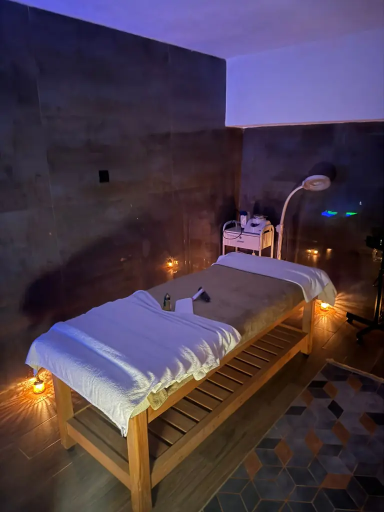 Massage table surrounded by candles at Diamond Spa Casablanca