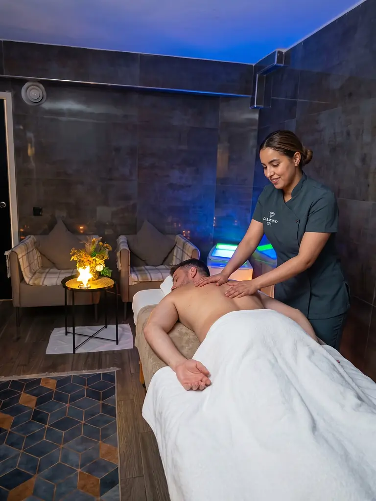 Smiling therapist giving a relaxing massage at Diamond Spa Casablanca
